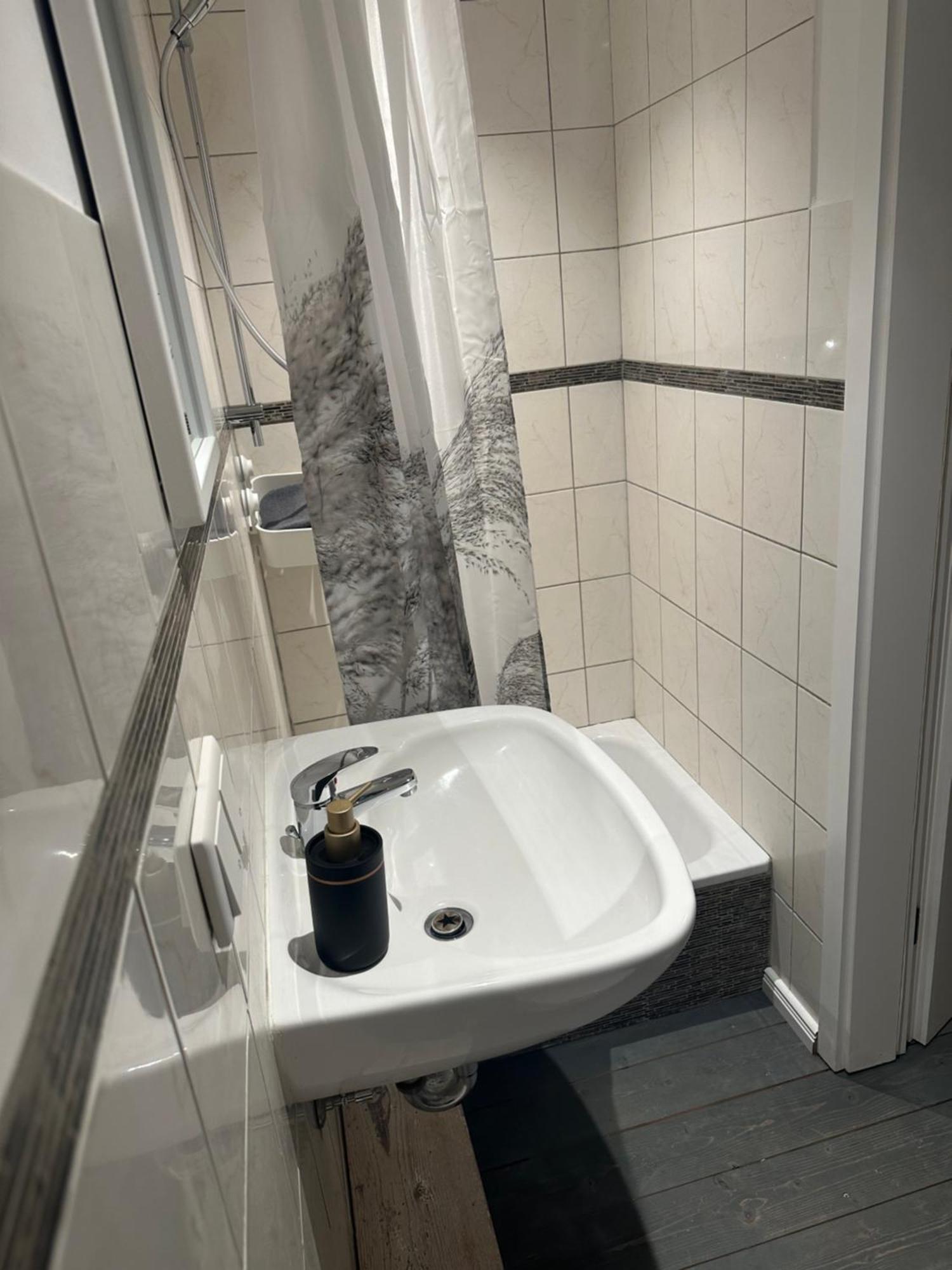 Urlaub Im Historischen Muellerhaus, Dachgiebel Appartement Lübeck Buitenkant foto